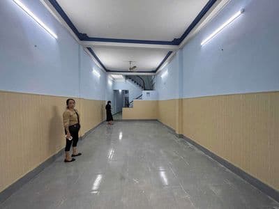 nhà thuê mặt tiền chỉ 14tr ngay ngã tư bảy Hiền