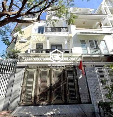Cho thuê nhà nguyên căn 4 tầng đầy đủ nội thất ngay khu đô thị xịn