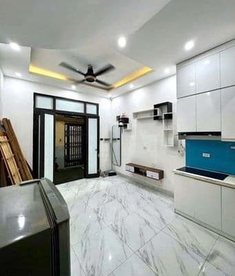 Kim Hoa, Đống Đa – Nhà nguyên căn 4 tầng, 2 ngủ, full đồ, 11tr