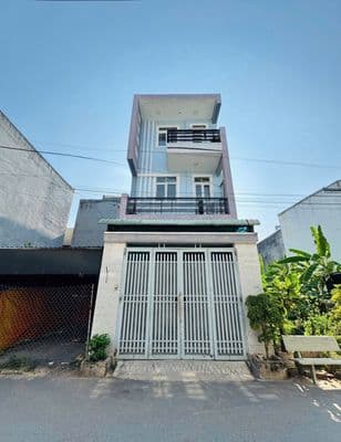 Ngộp bank giá tốt, nhà 3 tầng HXH, 4PN Trường Lưu,Long Trường,Thủ Đức