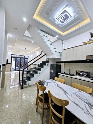 Cho thuê nhà Kiệt Nguyễn Hoàng - Gần Nguyễn Văn Linh