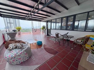 Cho thuê căn hộ 1 phòng ngủ tầng trên cùng view biển núi giá 15 triệu