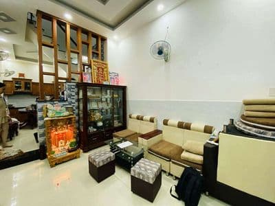 Nhà ngộp bank nặng. 4 tầng có sân thượng