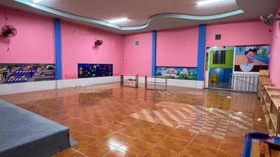Kho sạch đẹp. đường xe tải