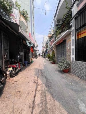 9 triệu/tháng – nhà hẻm xe tải thông, ngay ngã tư bốn xã