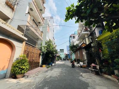 Nhà Thuê 15x20m.Cấp 4.Hẻm 6m Tô Hiệu.Gía:30tr