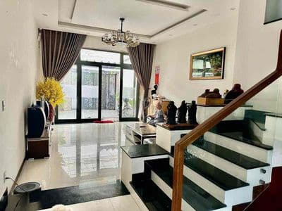 Cho thuê nhà đường Phan Tứ gần khu phố tây An Thượng sát biển