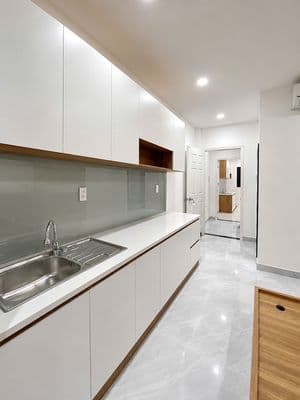 Bán nhà 5 tầng hxh sát mặt tiền phan đình phùng