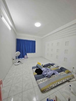 Cho thuê nhà mặt tiền KDC Bình Phú (gần công viên)