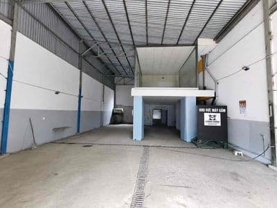 Cho thuê kho mặt tiền đường 10,5m ngay Bến xe Trung Tâm. DT: 220m2 Gi