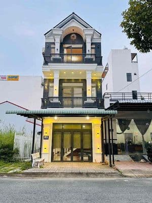 Nhà 1 trệt 2 lầu mới đẹp - Khu Dân Cư Hồng Loan 6A