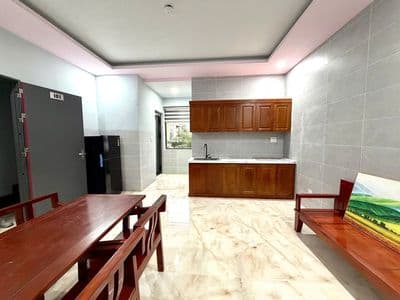 Cho thuê căn hộ 2 phòng ngủ full nội thất có cửa sổ thoáng mát đường