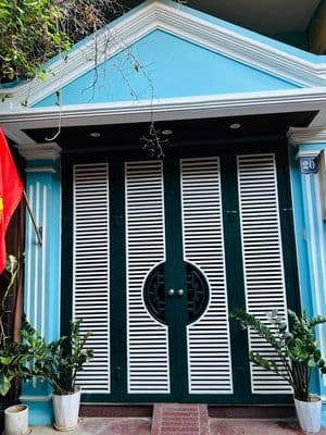 Khâm thiên – nhà 40m² 4 tầng – đang sơn sửa đẹp – giường tủ – 13tr