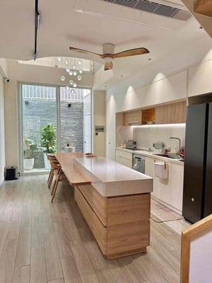 Nhà 1 trệt 2 lầu + sân thượng - full nội thats