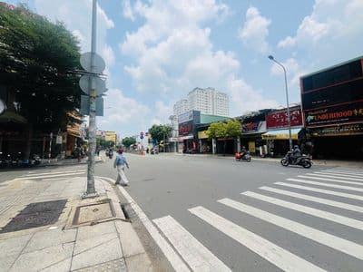 Cho thuê nhà mặt tiền đường luỹ bán bích 7x18m cấp 4 suốt đoạn mở lươn