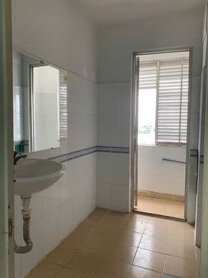 Bán căn hộ chung cư Ngô Gia Tự, lô B, lầu trung.