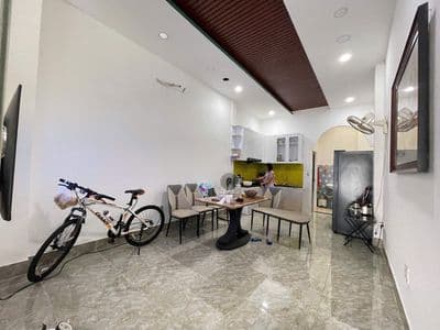 Cho thuê nhà kinh doanh 3 phòng ngủ full nội thất mặt đường lê hồng