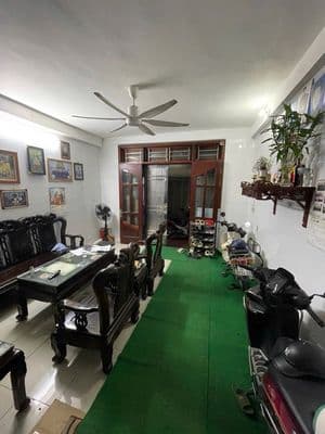Gần ô tô - ngõ thông tứ tung - xung quanh gần nhiều trường đại học