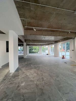 CHO THUÊ SÀN ĐƯỜNG B2 Diện tích: • Tầng trệt: 160m²+hầm 20m2