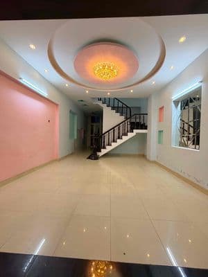 Cho thuê nhà 3 lầu 4pn 3wc sân thượng giá 13tr