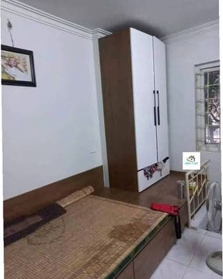 Cho thuê nhà 2 tầng Định Công, có sân để xe, đủ tiện nghi