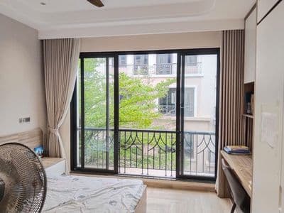 Cho thuê nhà 5 tầng thiết kế đẹp ở Vinhomes Ocean Park 2 chỉ 12tr/th