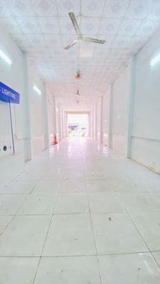 Cho thuê nhà 750 m2 mặt tiền Nguyễn Văn Linh 22 triệu