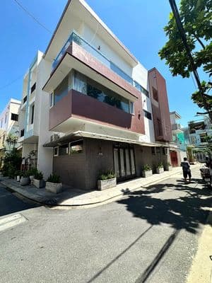 Cho thuê nhà 3 tầng 2 mặt tiền Núi Thành, Hải Châu