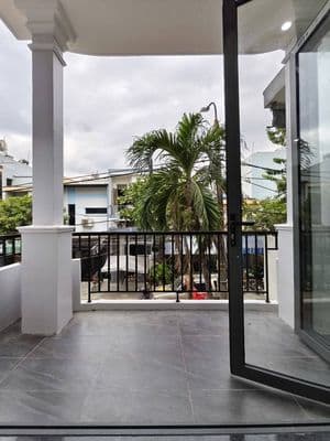 Cho thuê căn hộ mới 100% trung tâm Hòa Cường, ban công riêng