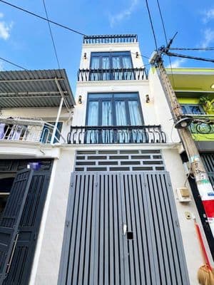 Nhà 4 tầng 27m2 hẻm 2.5m, chỉ 100m ra mặt tiền huỳnh văn nghệ.