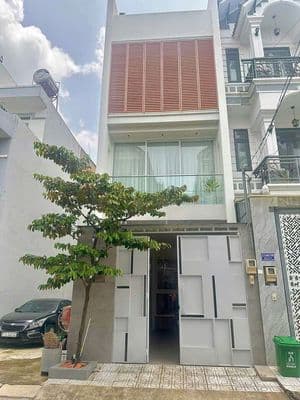 Gần ngã 4 thủ đức-nhà mới, sân đậu ô tô