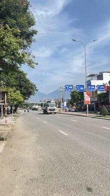 Tôi cho thuê nhà 3 tầng dt 200m2 ngang 8m