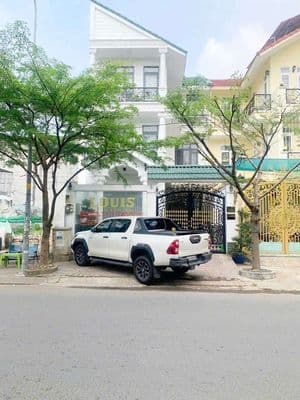 Cho thuê biệt thự sát siêu thị Aeonmall dt 8*20m