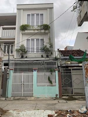 Bán gấp trong tháng nhà mặt tiền hẻm xe hơi