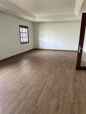 Biệt thự nguyên căn giá tốt ngang 12.5 mét có hầm thang máy