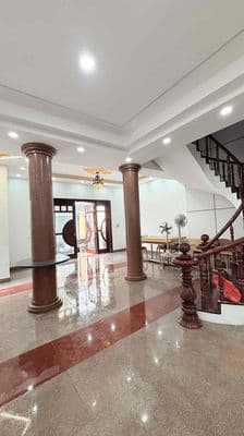 Cho thuê BT sân vườn khu Tên Lửa 240m2 Full nội thất .Giá 43tr/tháng