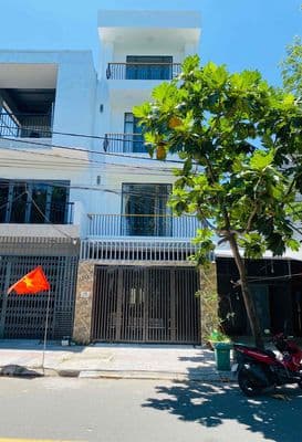 Bố đơn thân cần bán nhà 4 tầng để trang trải cho con vào đại học.