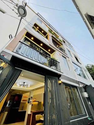 Nhà mới full nội thất - dt: 5,2 10m, trệt lửng 3lầu