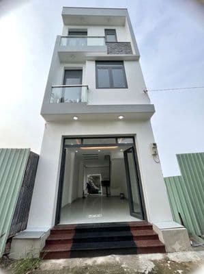 nhà 1 trệt2 lầu gần Đại học Nguyễn Tất Thành