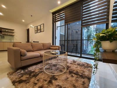 Cho thuê căn hộ 2 phòng ngủ, 2 phòng tắm, có ban công, gần ngày Kmart