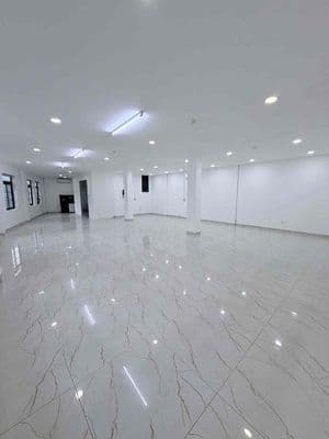 Cho thuê VP 130m2 Vĩnh Khánh Q4, sàn suốt không cột, cửa sổ thoáng