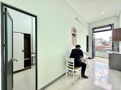 Cho thuê 2 phòng ngủ ban công cuối dương quảng hàm sát bình thạnh