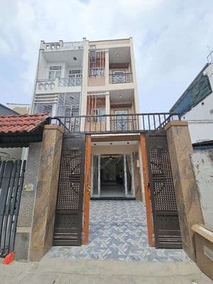 Nhà mới 3 tầng nhiều phòng ngủ ở đại gia đình
