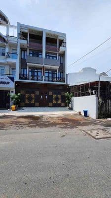 NGUYÊN CĂN MỚI XÂY KẾ VẠN PHÚC City - 4 TẦNG 5 ô tô đậu trước nhà