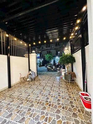 Nhà đẹp khu đồng bộ 8m có chỗ đậu xe hơi giá 12 triệu