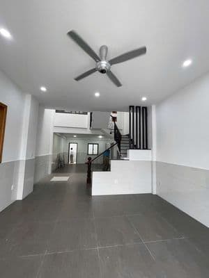 Hàng ngộp bank -3 tầng tỉnh lộ 10 80m2 đường nhựa 6m không lộ giới