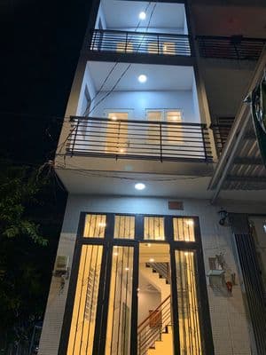 Mình cần cho thuê căn nhà 4PN, đối điện hẻm 1288 Lê Văn Lương