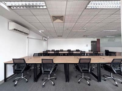 Cho thuê VP Hoàng Việt, 115m2, có bàn ghế, ngăn phòng sẵn