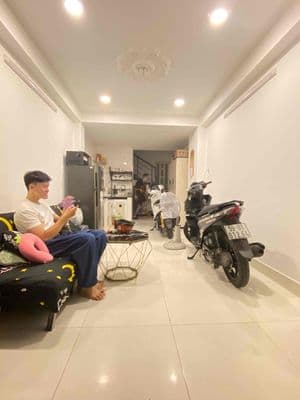 Cho thuê nhà 3 tháng 2 Q10 4 tầng 3 pngủ giá 12,5tr 30m2 mới đẹp