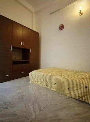 Cho thuê nhà 2 tầng mặt tiền trần huấn